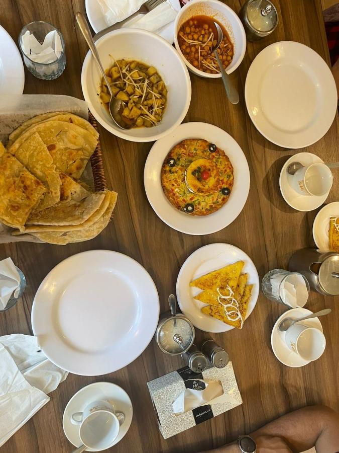 Shelton Hotel Mardan Екстериор снимка
